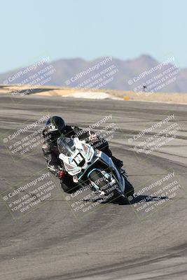 media/Dec-07-2025-CVMA (Sun) [[3e7d2de5dc]]/Race 7-Formula Lightweight Twins Shootout/